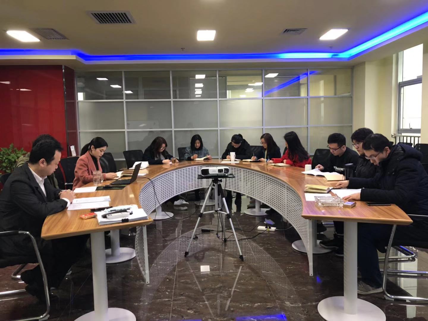 20190301研究院公司組織傳達(dá)學(xué)習(xí)2019年工作會(huì)議暨一屆三次次職代會(huì)精神.jpg