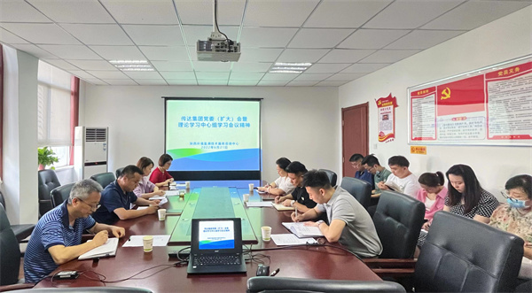 1655864349879560tIHD.jpg 監(jiān)測中心傳達(dá)集團(tuán)黨委(擴(kuò)大)會(huì)暨理論學(xué)習(xí)中心組學(xué)習(xí)會(huì)議精神.jpg