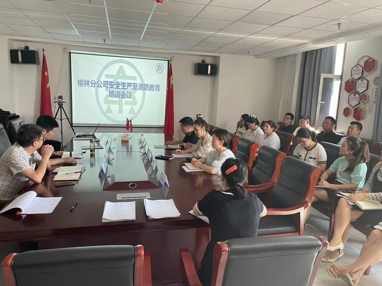 1656292966156493tuc5.jpg 陜西環(huán)保集團榆林分公司安全生產(chǎn)及消防教育培訓會議.jpg