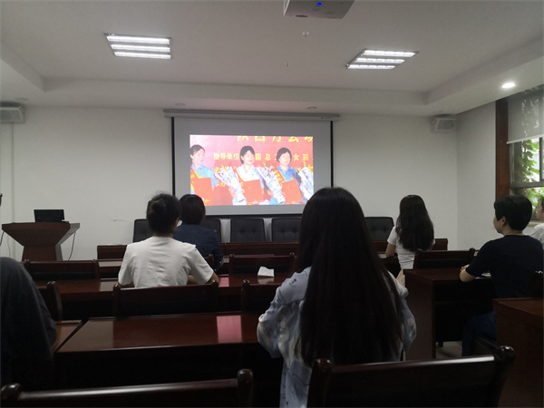 1658284764577245ZUvw.jpg 學(xué)習(xí)勞模事跡 汲取榜樣力量1.jpg